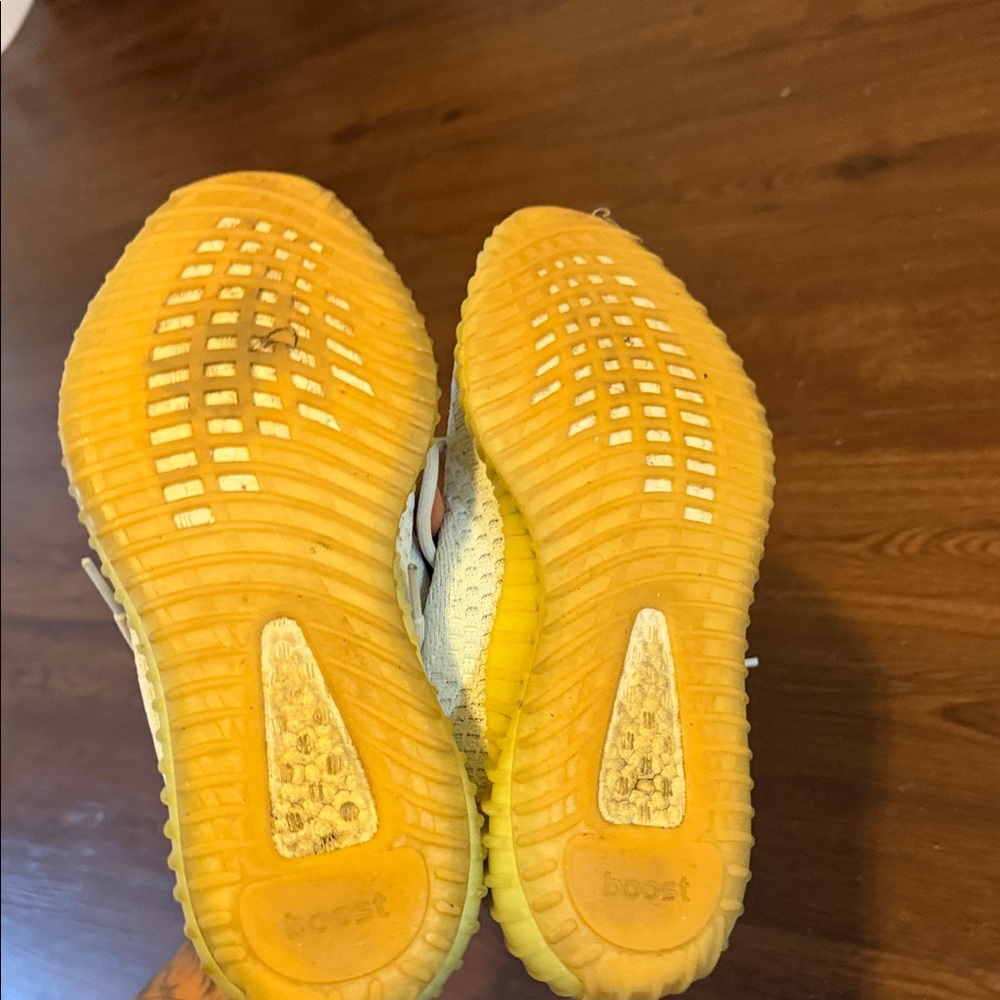 Yeezy hyperspace Asian exclusive - Picture 4 of 4